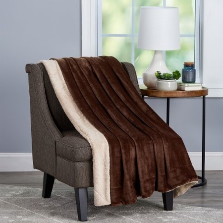 HASTINGS HOME Poly Fleece Sherpa Oversized Plush Woven Polyester Solid Color Throw, Breathable, Mahogany and Dove 919596MCM